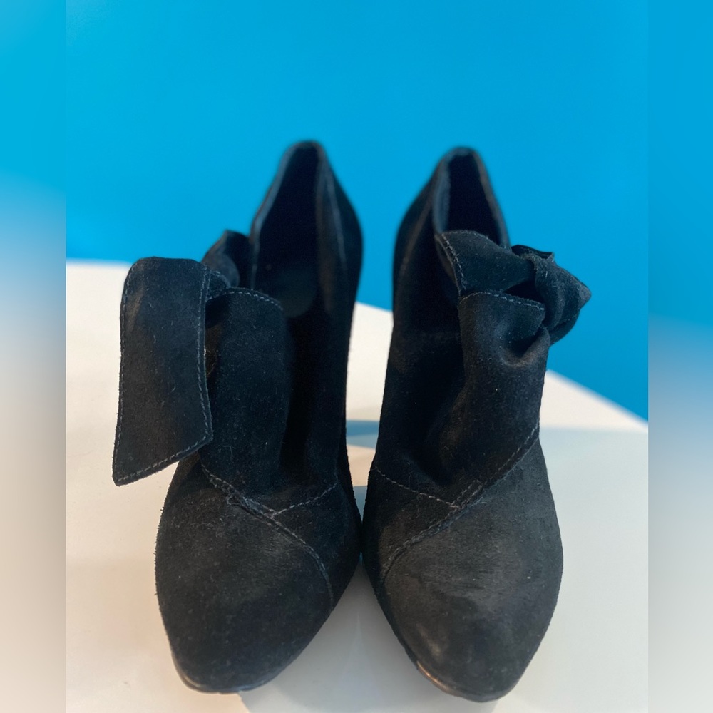 Dumond closed toe heels with side bow tie - black size 8